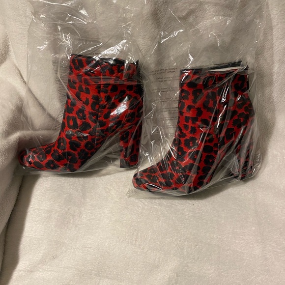 The “JESSEE” Booties - Red Animal Print, Size US Ladies 10 - Picture 6 of 7